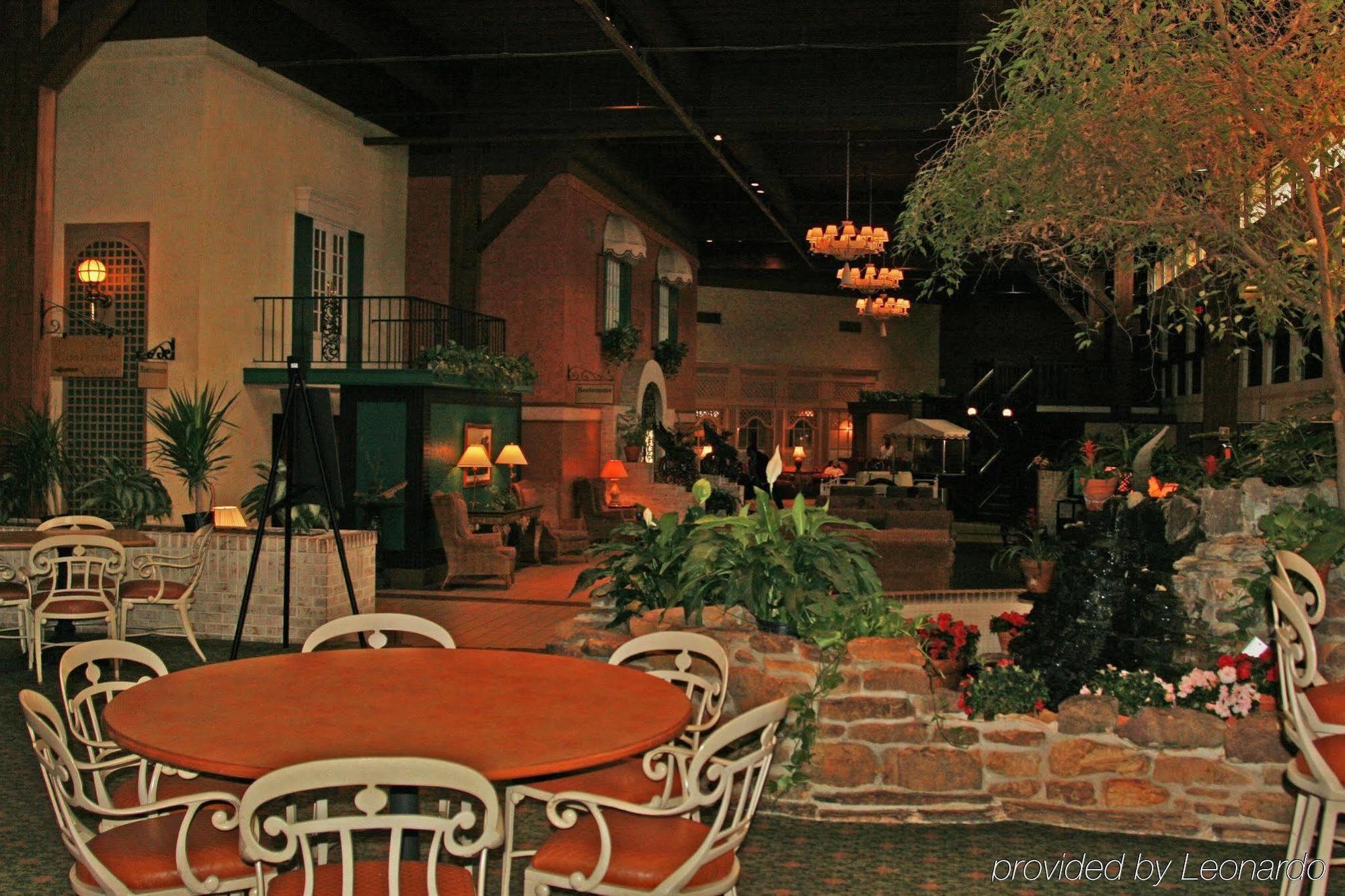 Holiday Inn Perrysburg French Quarter מראה פנימי תמונה